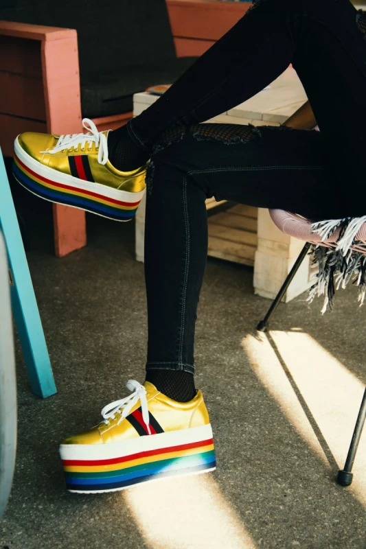 Gökküşağı Desenli Sarı Convers Ayakkabı